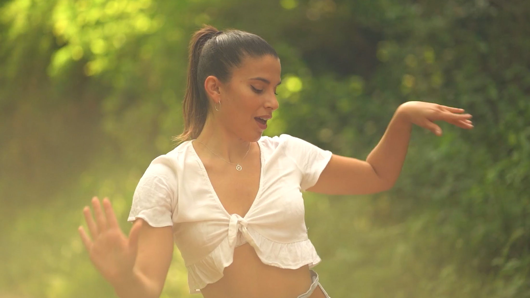 Cargar video: aprender salsa estilo chica